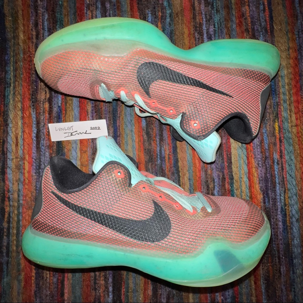 726067-808 Nike zoom Kobe X GS Easter 2015 size 6Y 7.5W